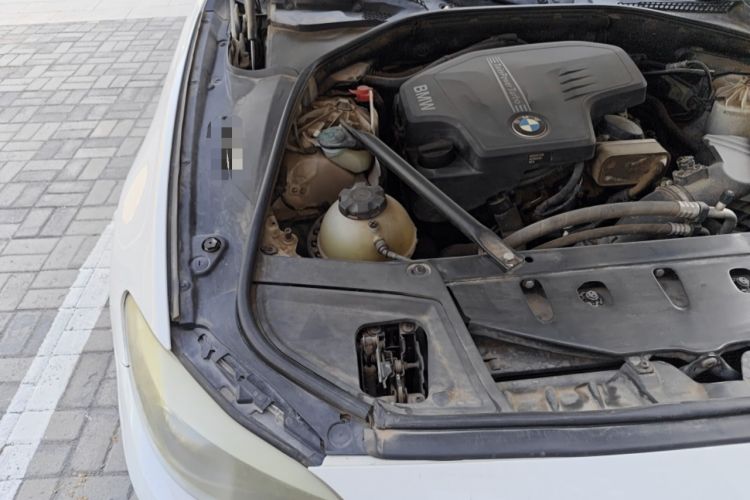 Used BMW 5 Series 2013 520Li Elegant Edition Engine Bay Right