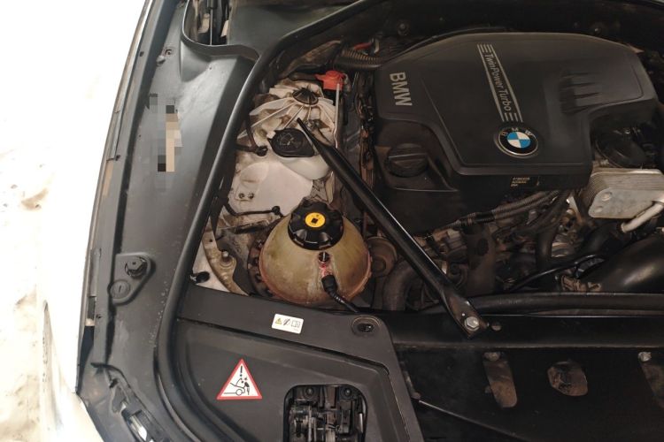 Used BMW 5 Series 2013 525Li Luxury Model Engine Bay Right