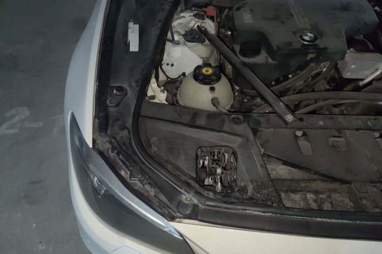 Used BMW 5 Series 2013 525Li Leading Model Engine Bay Right