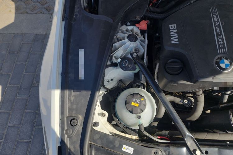 Used BMW 5 Series 2013 525Li Luxury Model Engine Bay Right
