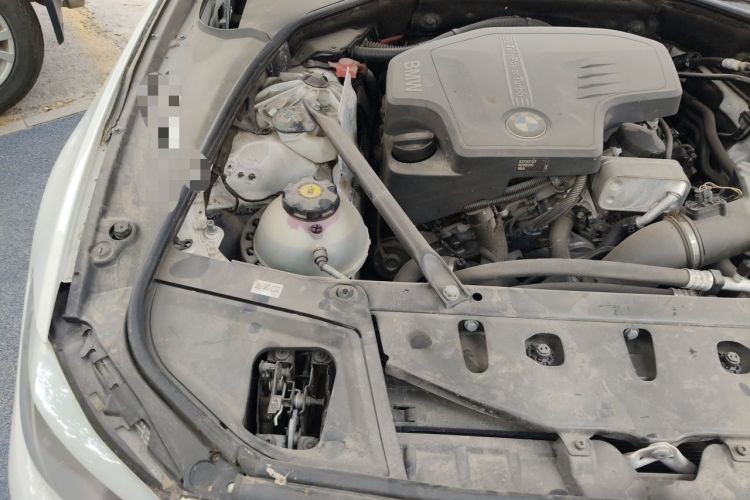 Used BMW 5 Series 2013 525Li Leading Model Engine Bay Right