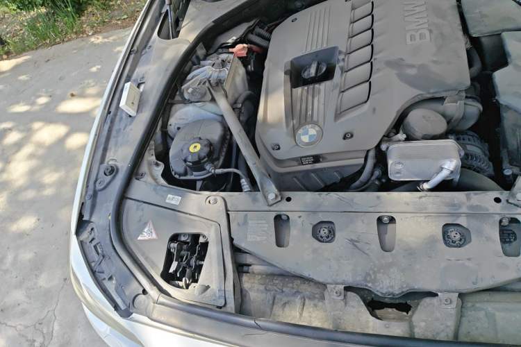 Used BMW 5 Series 2013 530Li Leading Model Engine Bay Right