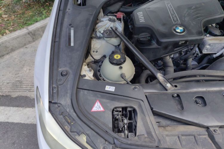 Used BMW 5 Series 2013 525Li Leading Model Engine Bay Right