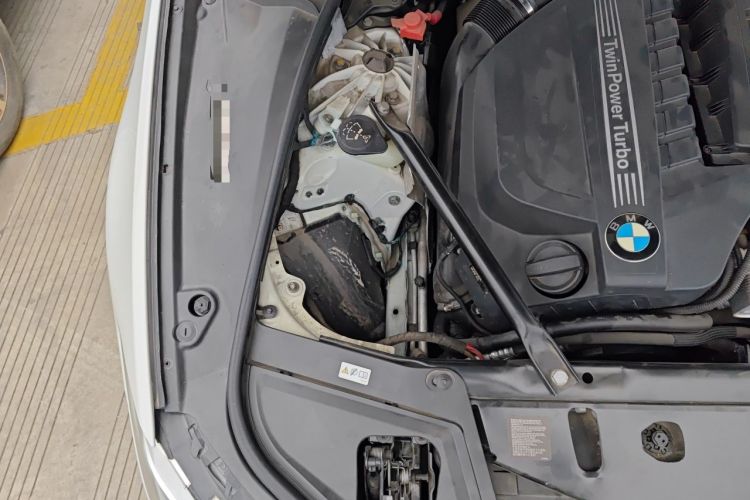 Used BMW 5 Series 2013 535Li Leading Model Engine Bay Right