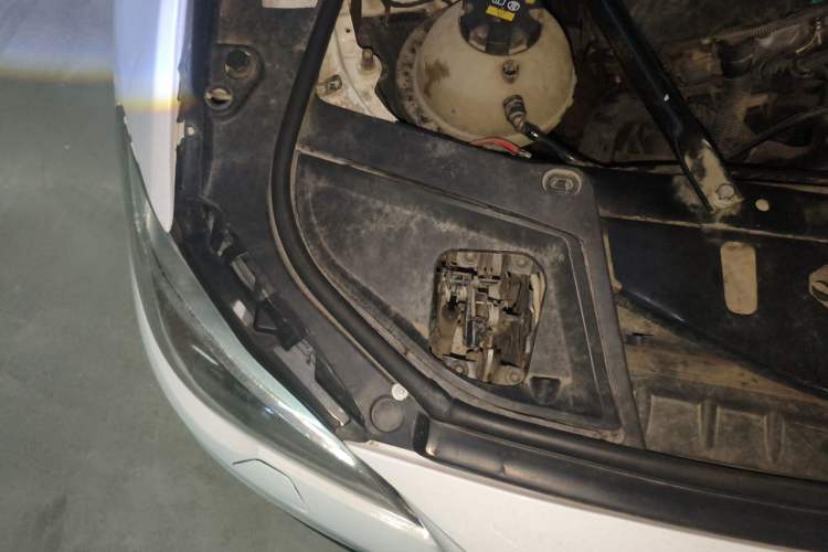 Used BMW 5 Series 2013 525Li Leading Model Engine Bay Right