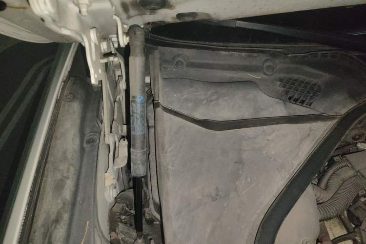 Used BMW 5 Series 2013 535Li Leading Model Engine Bay Right