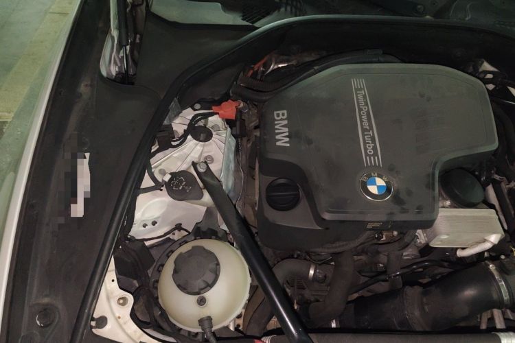 Used BMW 5 Series 2013 525Li Zhuole Edition Engine Bay Right