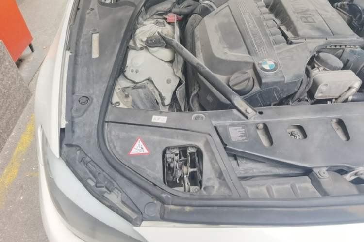 Used BMW 5 Series 2013 535Li Leading Model Engine Bay Right