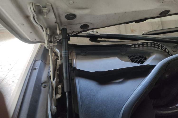 Used BMW 5 Series 2013 520i Elegant Edition Engine Bay Right