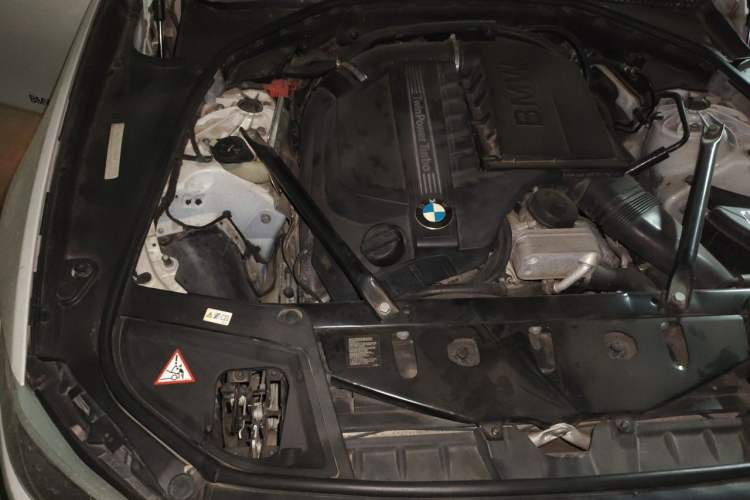 Used BMW 5 Series 2013 535Li Leading Model Engine Bay Right