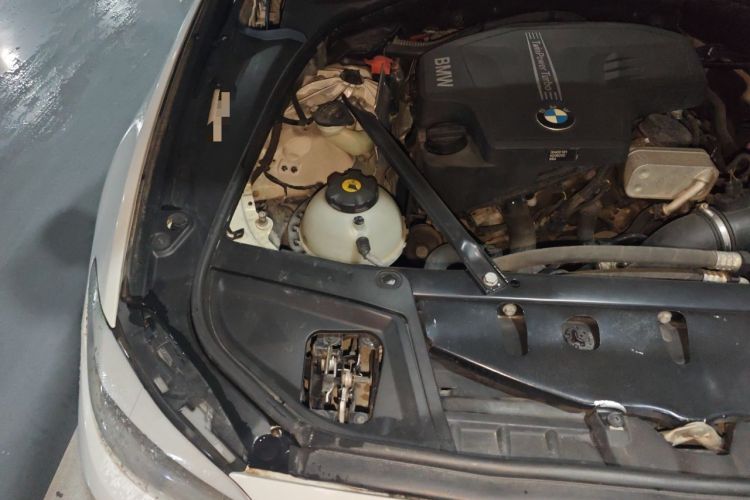 Used BMW 5 Series 2013 520Li Elegant Edition Engine Bay Right