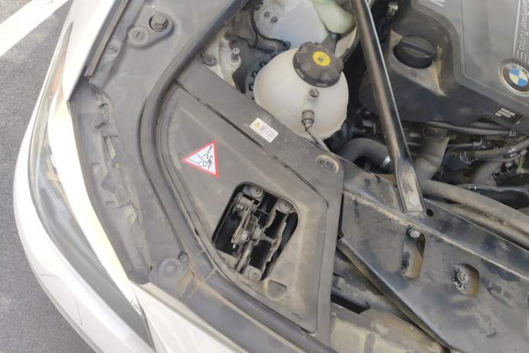 Used BMW 5 Series 2013 520Li Elegant Edition Engine Bay Right