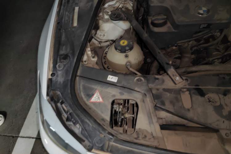 Used BMW 5 Series 2013 525Li Luxury Model Engine Bay Right