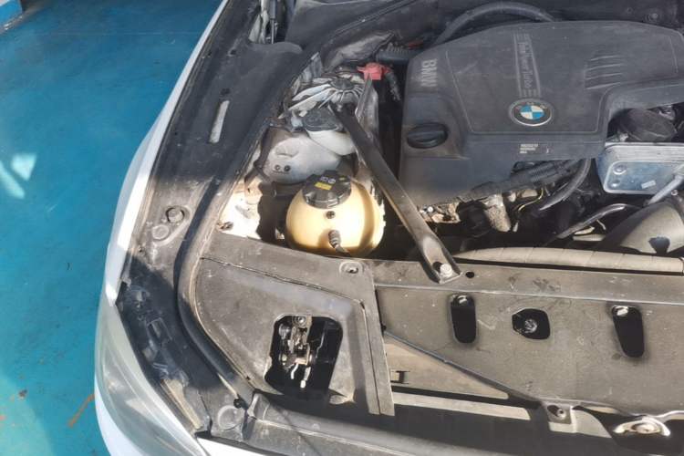 Used BMW 5 Series 2013 525Li Luxury Model Engine Bay Right