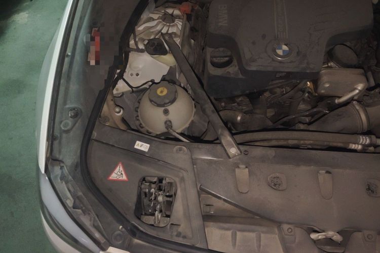 Used BMW 5 Series 2013 525Li Luxury Model Engine Bay Right