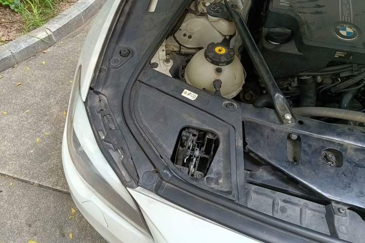 Used BMW 5 Series 2013 525Li Leading Model Engine Bay Right