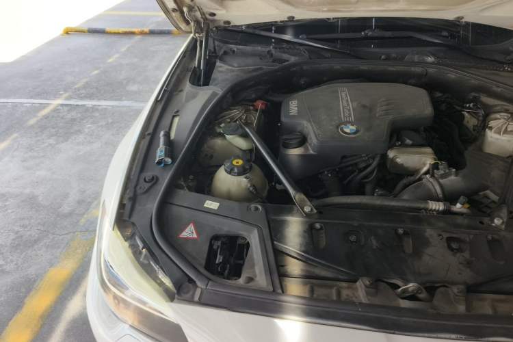 Used BMW 5 Series 2013 520i Elegant Edition Engine Bay Right