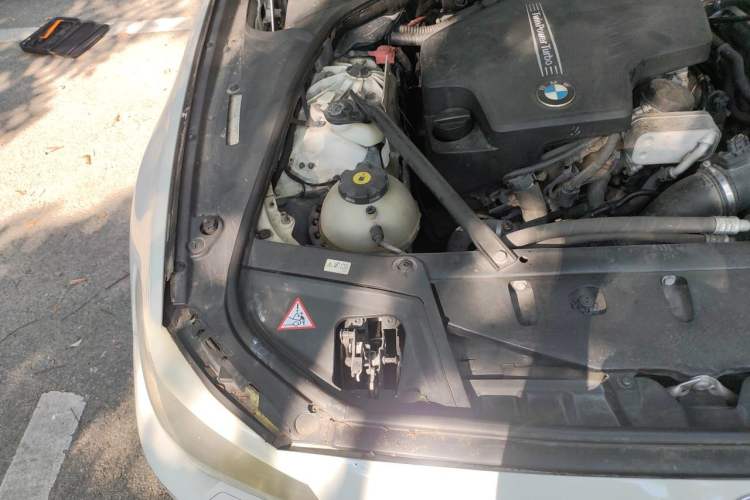 Used BMW 5 Series 2013 525Li Luxury Model Engine Bay Right