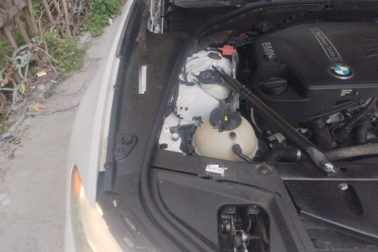 Used BMW 5 Series 2013 525Li Luxury Model Engine Bay Right