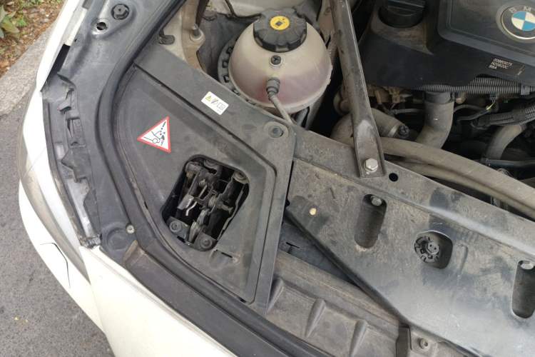 Used BMW 5 Series 2013 525Li Luxury Model Engine Bay Right