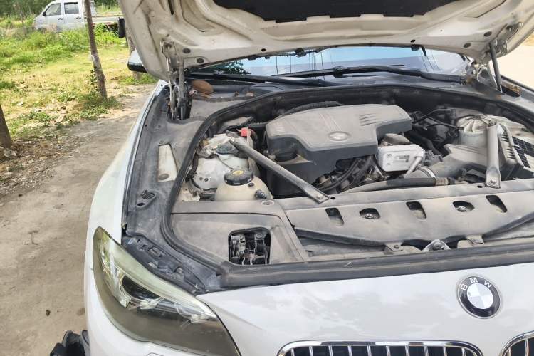 Used BMW 5 Series 2013 525Li Luxury Model Engine Bay Right