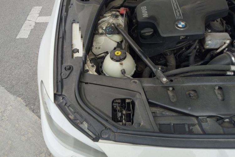 Used BMW 5 Series 2013 525Li Luxury Model Engine Bay Right