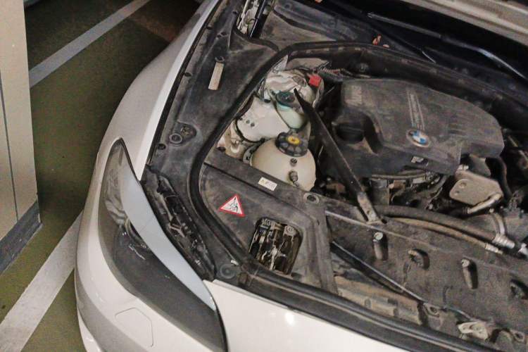 Used BMW 5 Series 2013 525Li Luxury Model Engine Bay Right