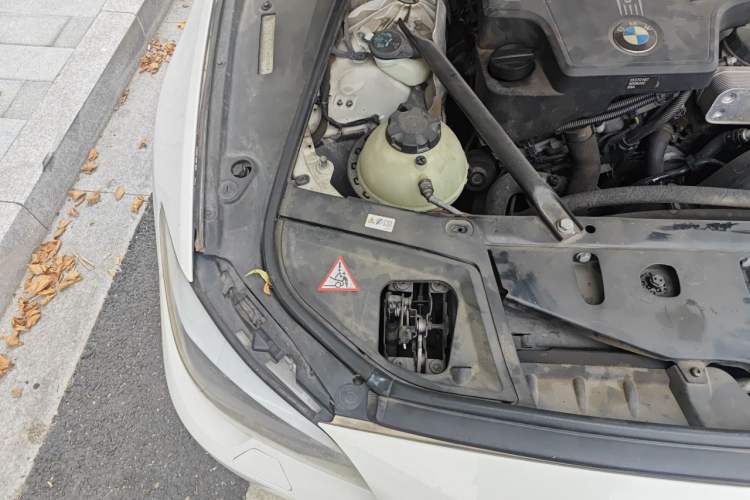 Used BMW 5 Series 2013 525Li Luxury Model Engine Bay Right