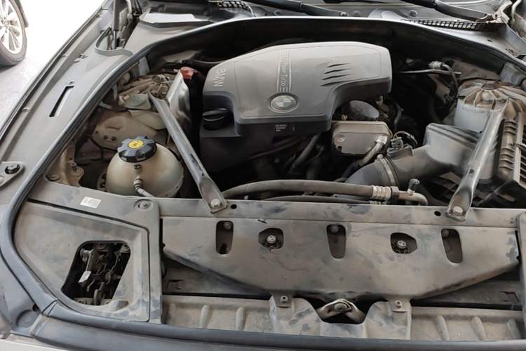 Used BMW 5 Series 2013 525Li Leading Model Engine Bay Right