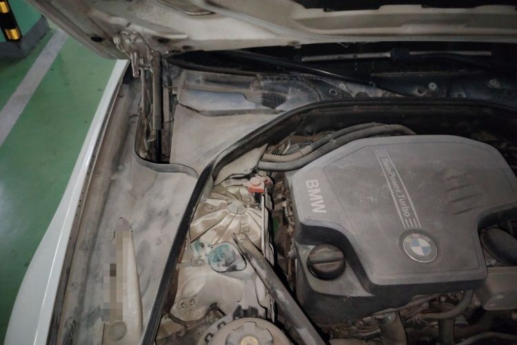 Used BMW 5 Series 2013 525Li Leading Model Engine Bay Right