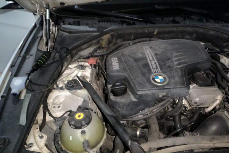Used BMW 5 Series 2013 525Li Leading Model Engine Bay Right