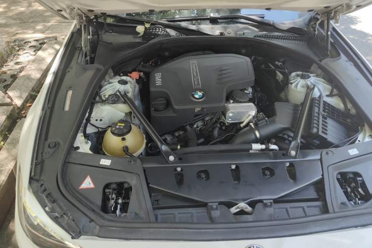 Used BMW 5 Series 2013 525Li Leading Model Engine Bay Right