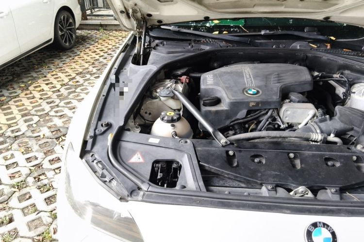 Used BMW 5 Series 2013 525Li Leading Model Engine Bay Right