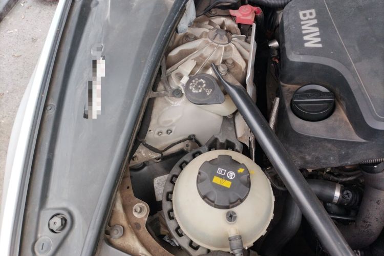 Used BMW 5 Series 2013 520Li Elegant Edition Engine Bay Right