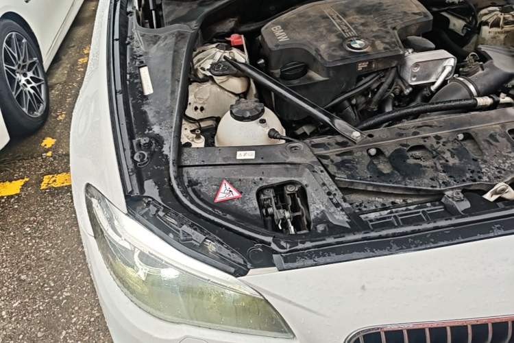 Used BMW 5 Series 2013 520Li Elegant Edition Engine Bay Right