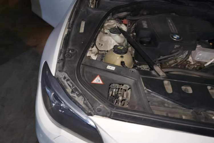 Used BMW 5 Series 2013 525Li Leading Model Engine Bay Right