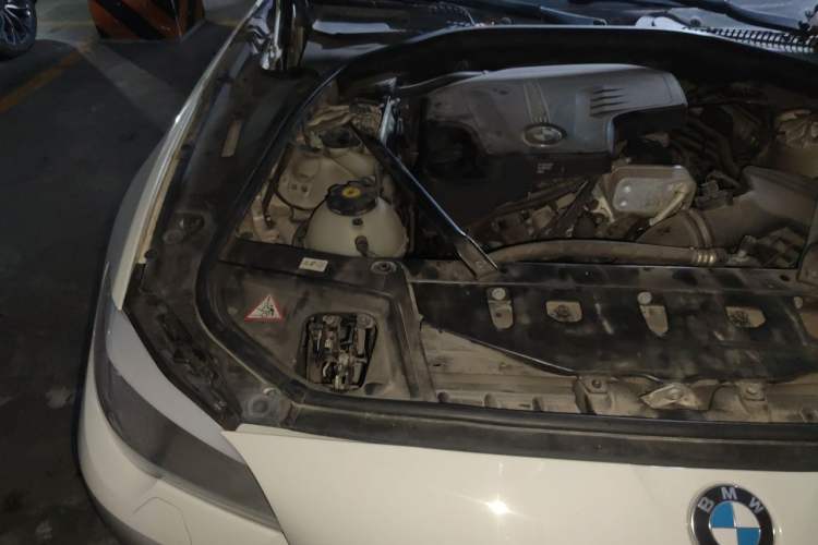 Used BMW 5 Series 2013 525Li Luxury Model Engine Bay Right