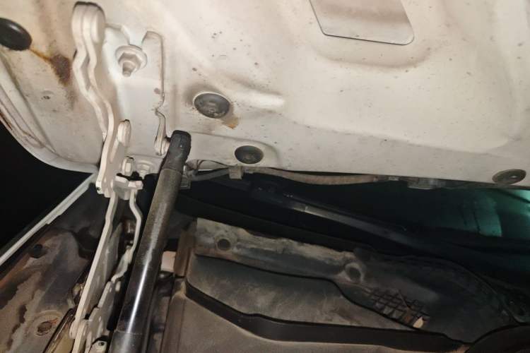 Used BMW 5 Series 2013 525Li Leading Model Engine Bay Right