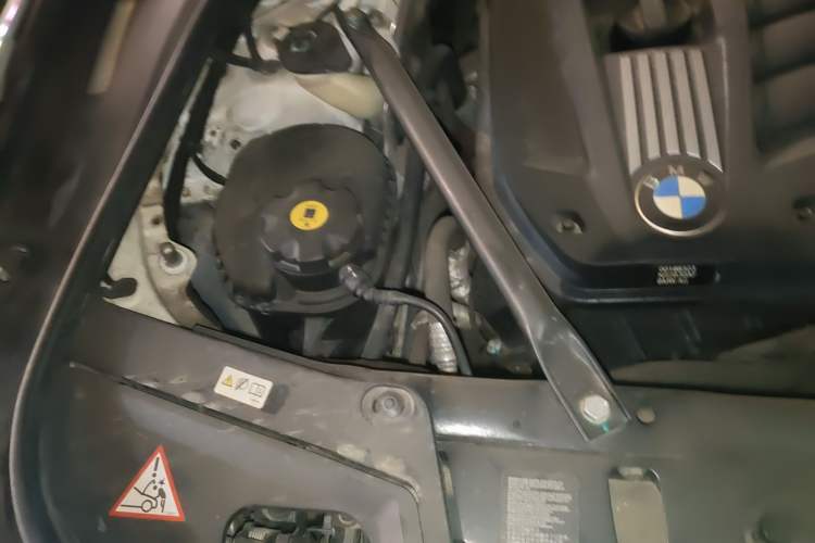 Used BMW 5 Series 2013 530Li Leading Model Engine Bay Right