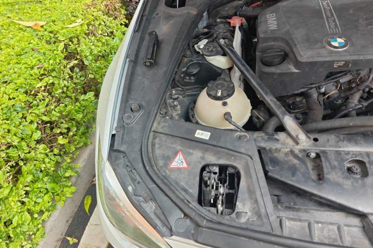 Used BMW 5 Series 2013 525Li Leading Model Engine Bay Right
