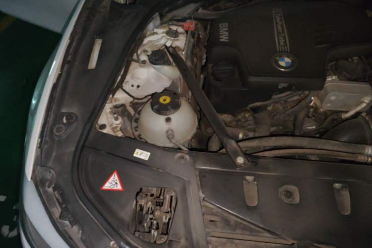 Used BMW 5 Series 2013 525Li Luxury Model Engine Bay Right
