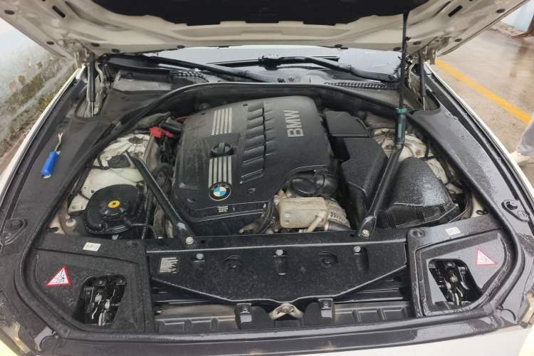 Used BMW 5 Series 2013 530Li Leading Model Engine Bay