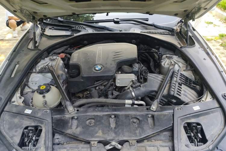 Used BMW 5 Series 2013 525Li Leading Model Engine Bay