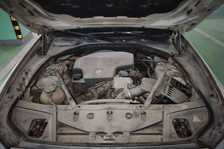 Used BMW 5 Series 2013 525Li Leading Model Engine Bay