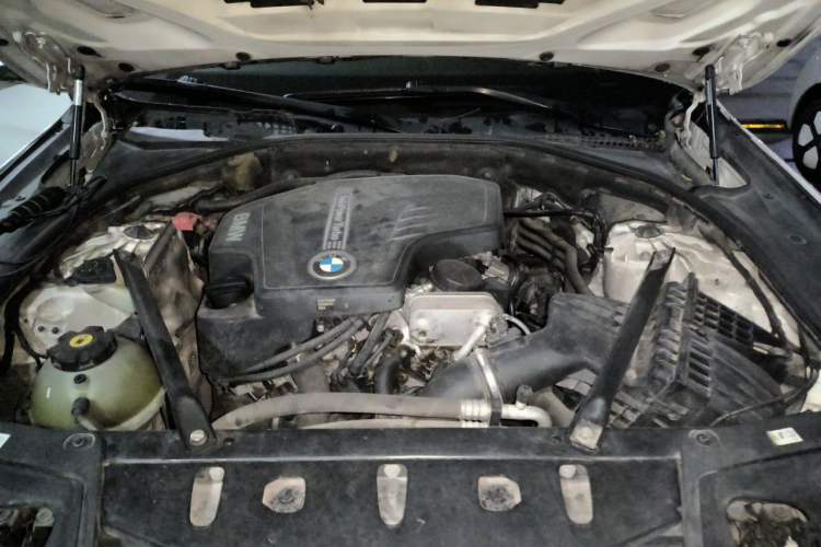 Used BMW 5 Series 2013 525Li Leading Model Engine Bay