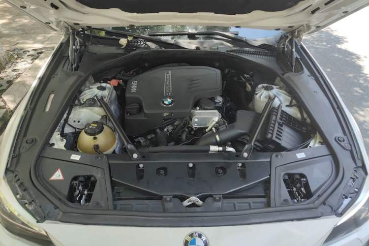 Used BMW 5 Series 2013 525Li Leading Model Engine Bay