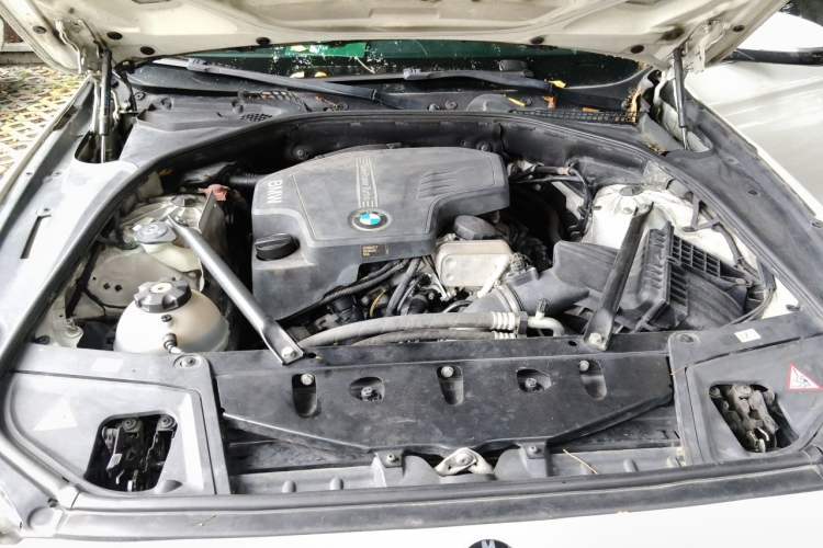 Used BMW 5 Series 2013 525Li Leading Model Engine Bay