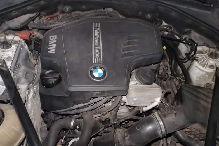 Used BMW 5 Series 2013 525Li Leading Model Engine Bay