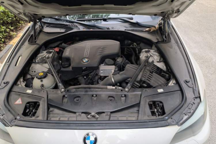Used BMW 5 Series 2013 525Li Luxury Model Engine Bay