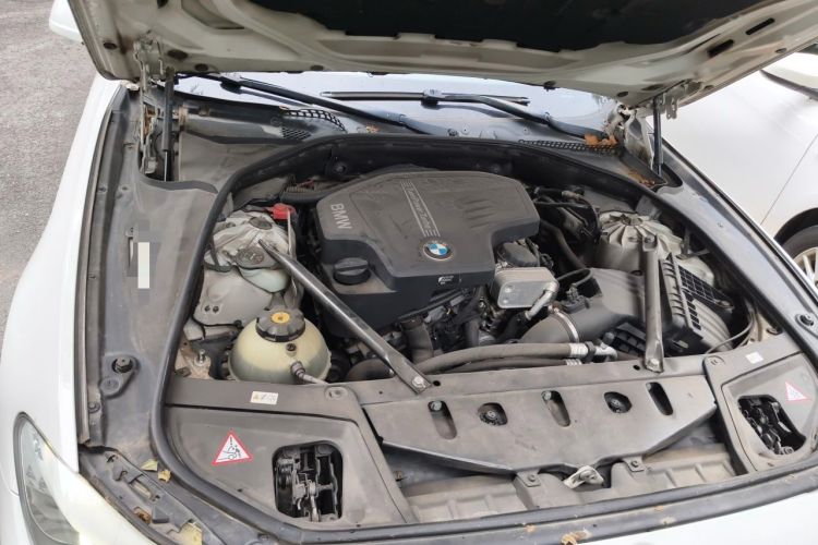 Used BMW 5 Series 2013 525Li Leading Model Engine Bay